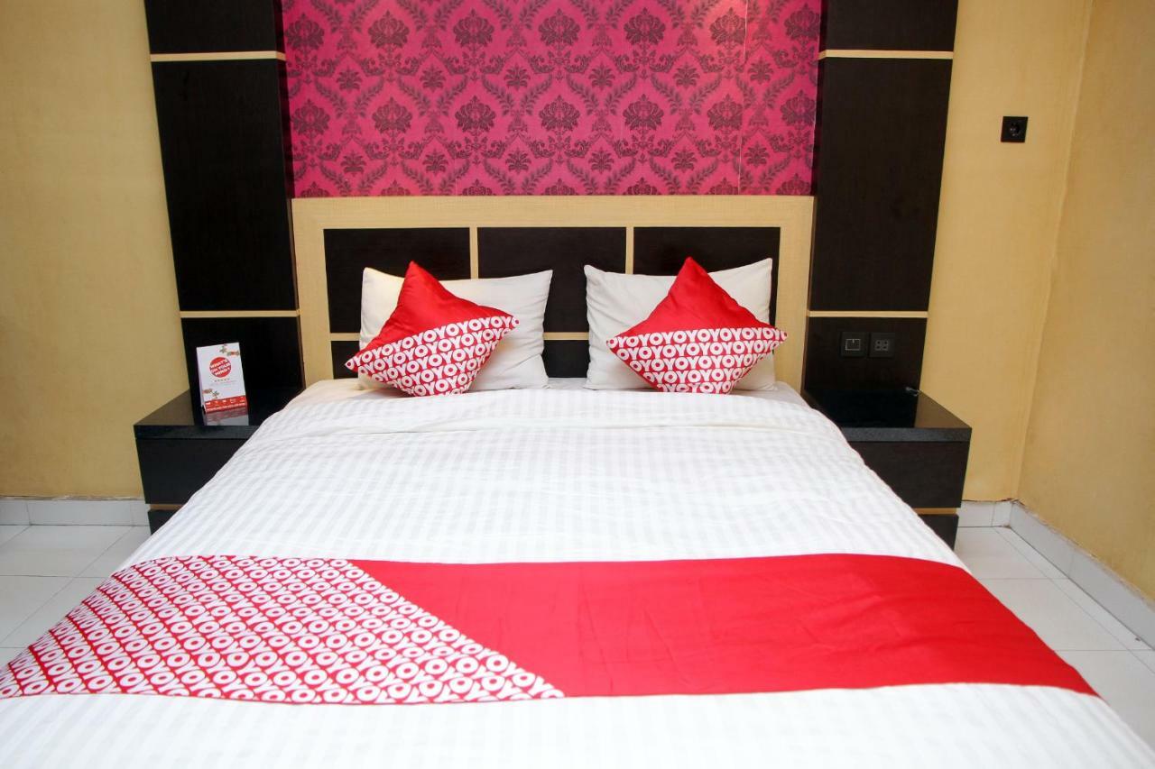 Oyo 840 Hotel Dely Palu Kültér fotó