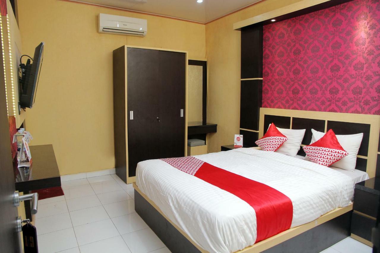 Oyo 840 Hotel Dely Palu Kültér fotó