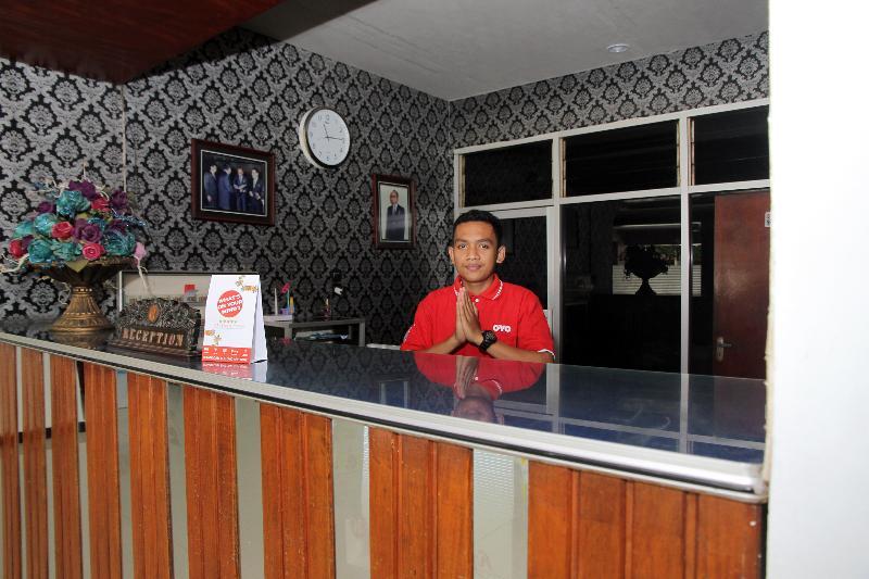 Oyo 840 Hotel Dely Palu Kültér fotó